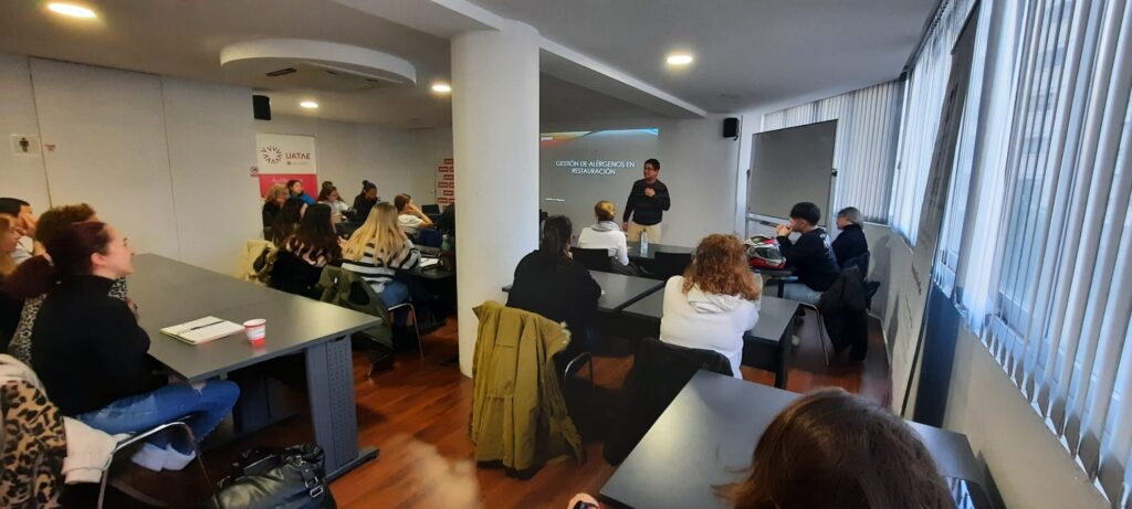 El curso de alérgenos para la restauración llena la sala de prensa de PIMEM