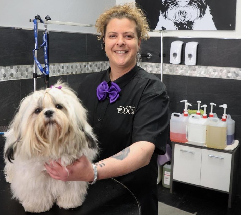 Rosalia Alfonso (PIMEM): estilista canina a los 35 años al frente de su propia empresa