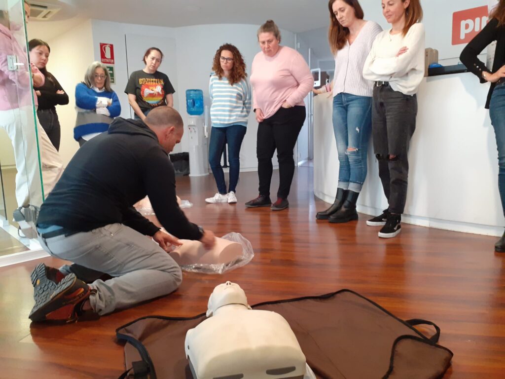 Gran éxito del segundo curso de primeros auxilios en PIMEM para escoletas