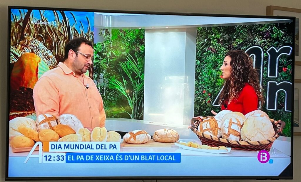 Benet Baron explica en IB3TV las diferencias entre los panes de Mallorca