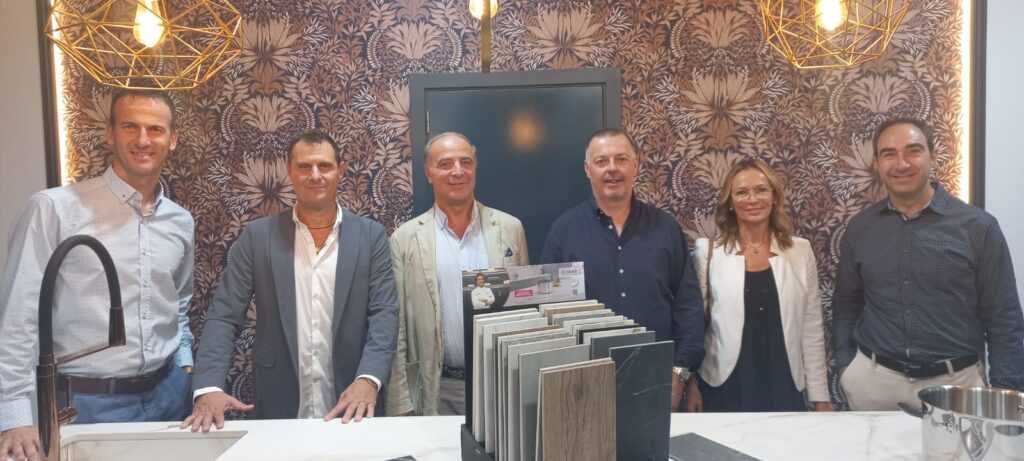 Cortinas Quintana inaugura un espacio permanente en el polígono de Son Castelló